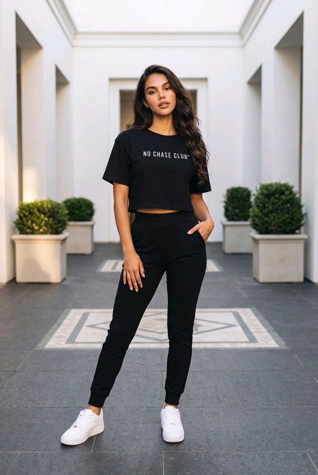THE NO CHASE CLUB crop top black/pink