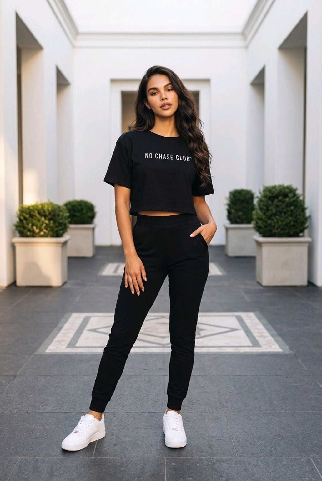 THE NO CHASE CLUB crop top black/pink