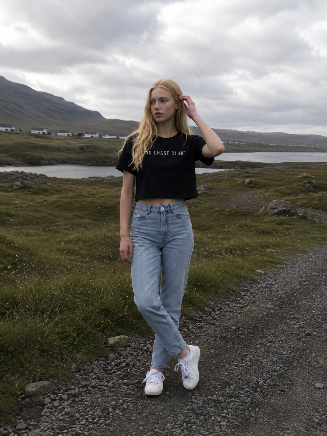 THE NO CHASE CLUB crop top black/pink