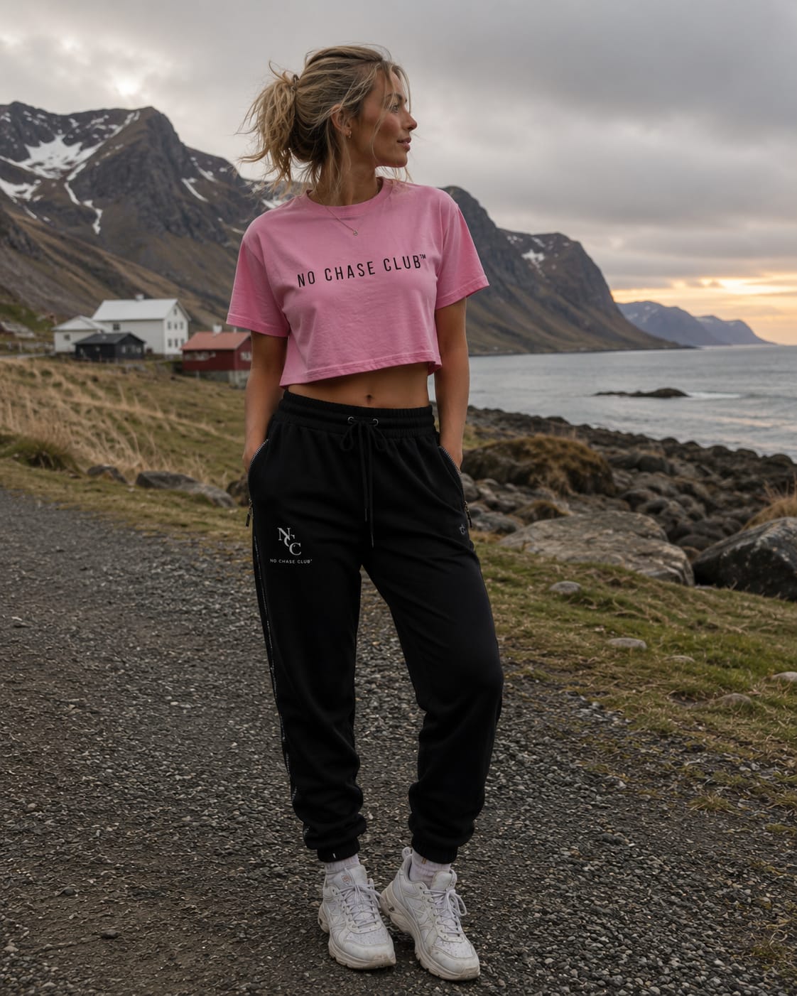 THE NO CHASE CLUB crop top bubblegum pink / white