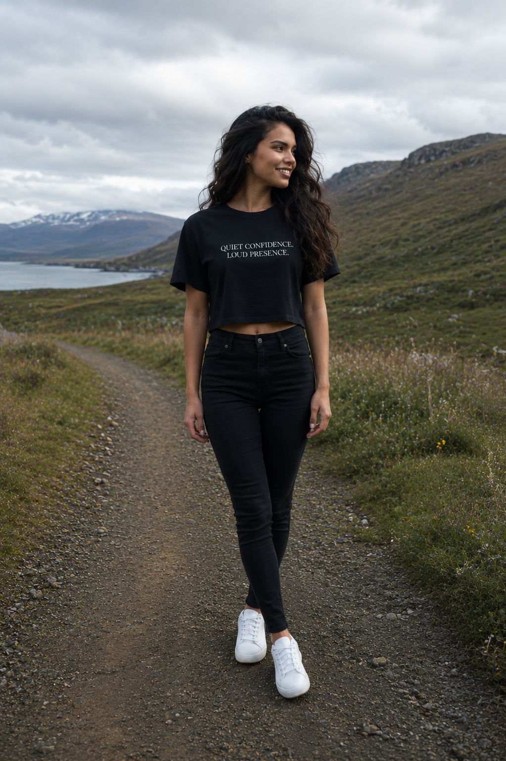 QUIET CONFIDENCE crop top black