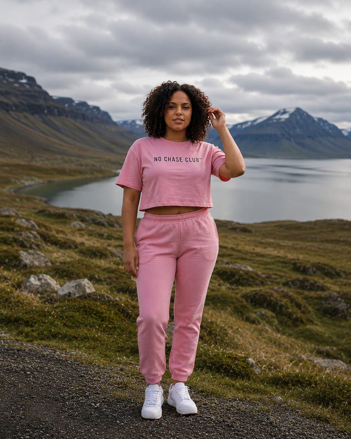 THE NO CHASE CLUB crop top bubblegum pink / white
